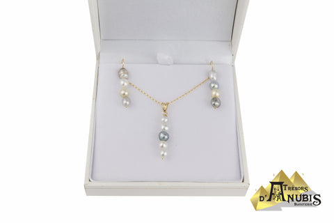 Ensemble de chaine, pendentif et de boucles d’oreilles