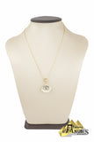 Ensemble de chaine, pendentif et de boucles d’oreilles
